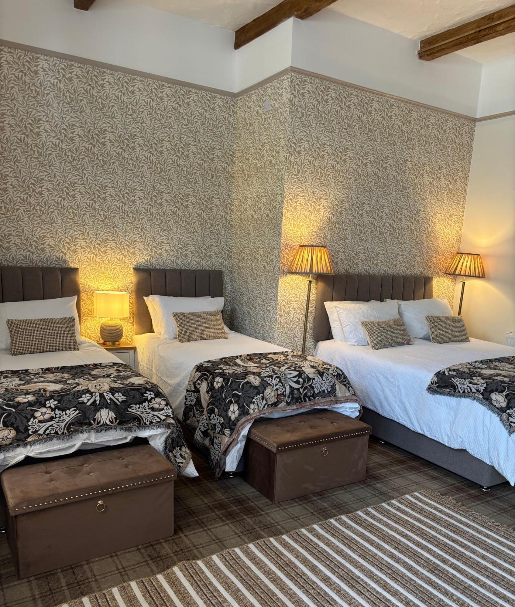 Blenkinsopp Castle Inn Greenhead Εξωτερικό φωτογραφία